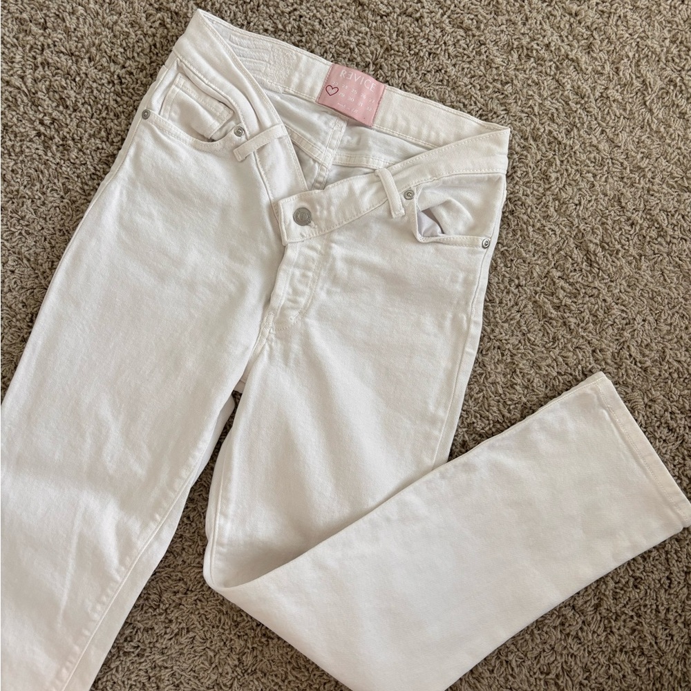 Revice White V Jean